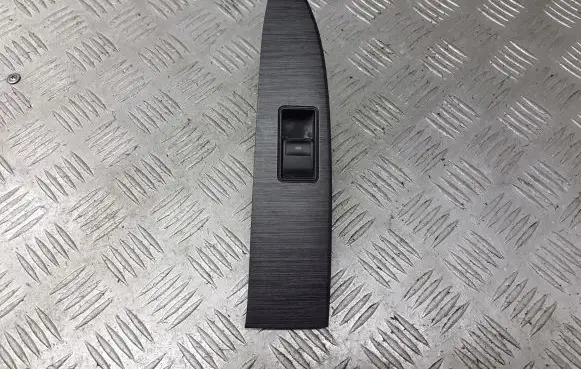 Toyota Avensis T250 Quarter vent window switch 74272-05050