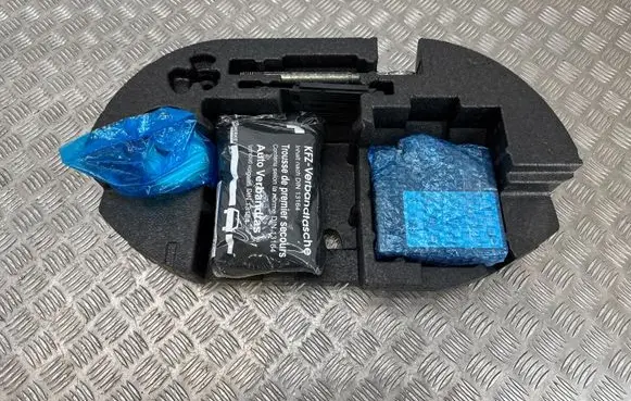 Opel Mokka B Tool set 9830784380