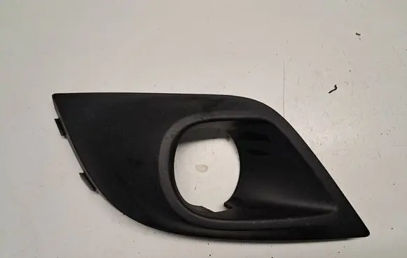 Renault Clio IV Front bumper lower grill 261A39715R