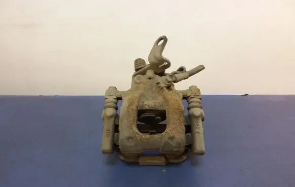 Volkswagen Jetta VI Rear brake caliper
