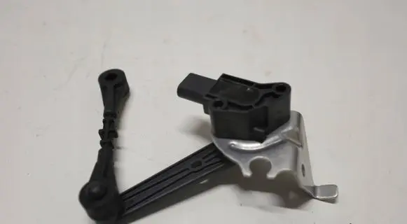 Land Rover Range Rover L460 Type LK Rear height level sensor lever LR153357