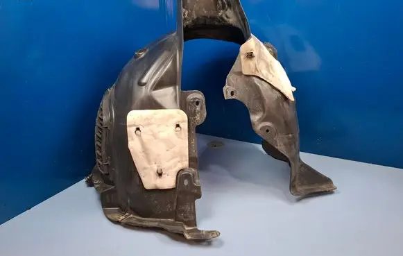 Front wheel arch liner splash guards