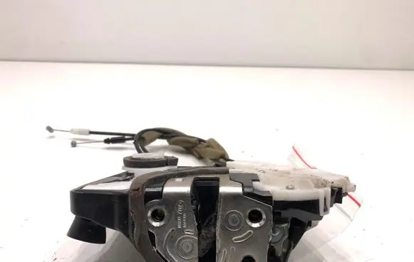Honda CR-V Front door lock 