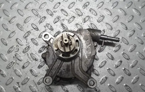 Toyota RAV 4 (XA30) Vacuum pump 13030653