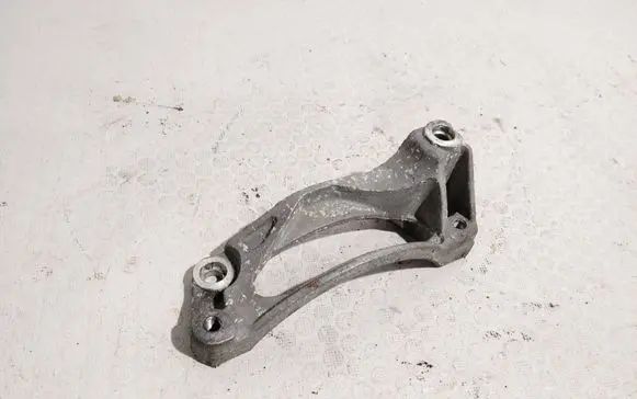 Volkswagen Transporter - Caravelle T5 A/C compressor mount bracket 070260885A