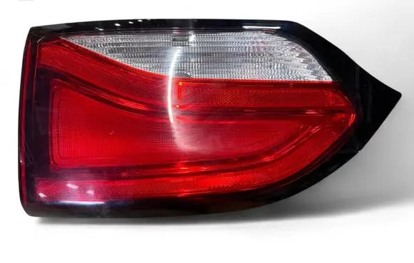 Chrysler Pacifica Tailgate rear/tail lights