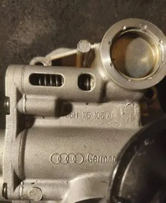 Audi A4 S4 B8 8K Oil pump 06H115105AC