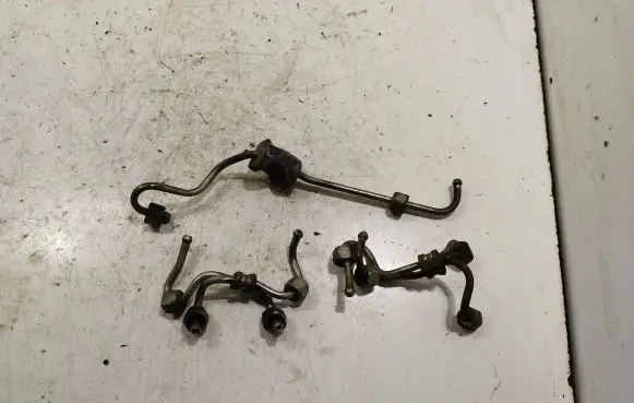BMW 1 E81 E87 Fuel injector supply line/pipe 