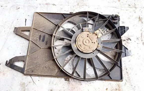 Ford Mondeo Mk III Radiator cooling fan shroud 3S718C607BD