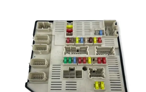 Renault Megane III Fuse module 284B61871R 519339402 9639027937