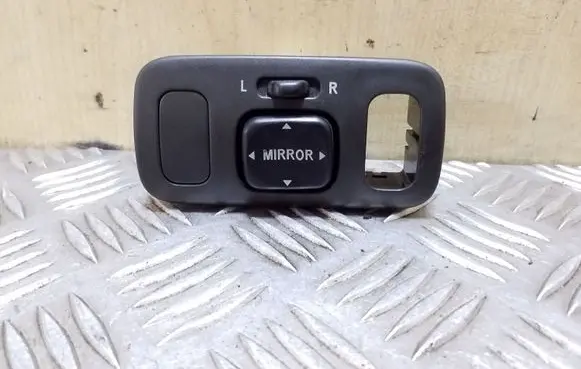 Toyota Yaris Wing mirror switch