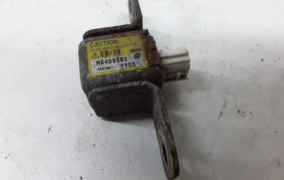 Mitsubishi Pajero Airbag deployment crash/impact sensor MR409363