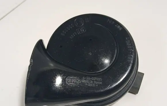 Audi TT Mk1 Horn signal A28657625