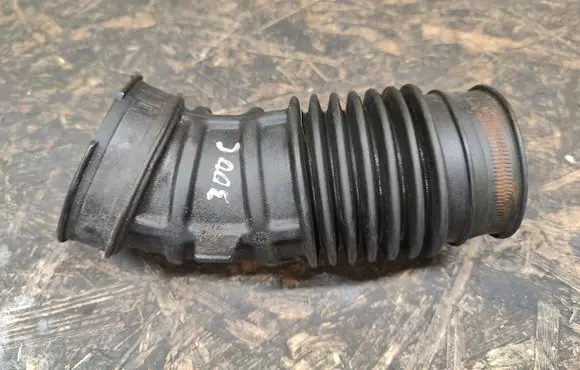 Chrysler 300 - 300C Air intake hose/pipe 0210490A