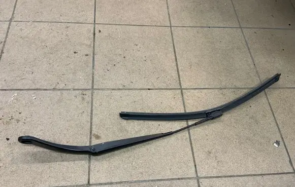 Mercedes-Benz GLA W156 Front wiper blade arm A1768203400