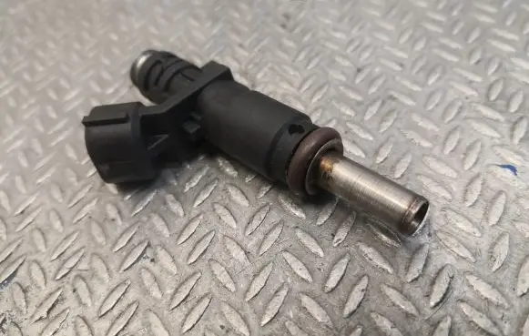 Mini One - Cooper Coupe R56 Fuel injector 7528176