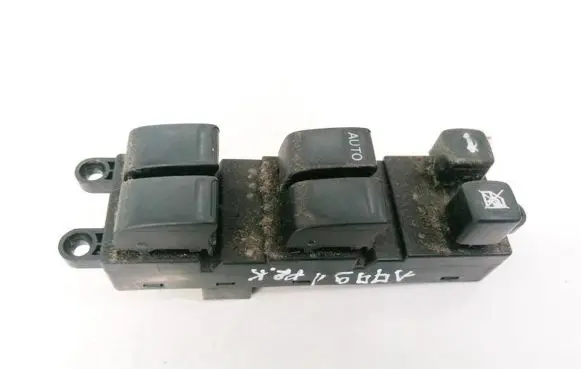 Nissan Primera Electric window control switch 25401AV640 C8D-D702N