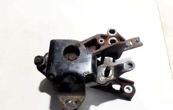 Toyota Prius (XW20) Engine mount bracket 07108