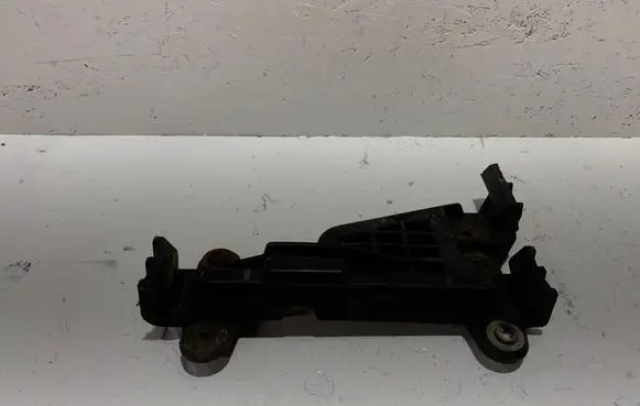 Audi 100 S4 C4 Front bumper mounting bracket 4A0807284