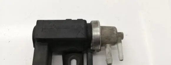 Volkswagen Touareg I Turbo solenoid valve 72290345