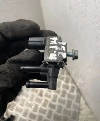 Nissan Juke I F15 Turbo solenoid valve k5t48583