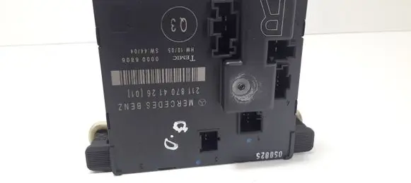 Mercedes-Benz E W211 Door control unit/module 2118704126