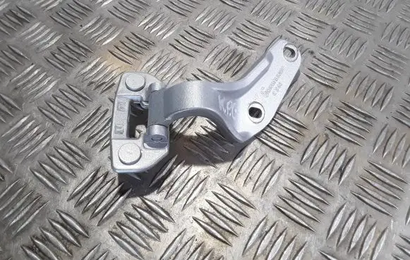 Tailgate/trunk/boot hinge