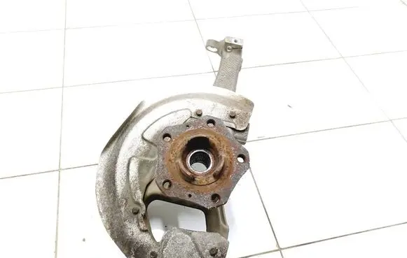 Front wheel hub