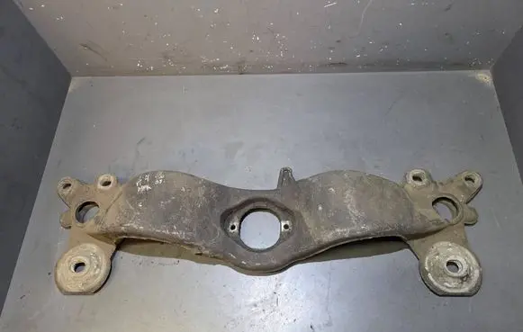 Audi A4 S4 B7 8E 8H Gearbox mounting bracket 8E0399263AL