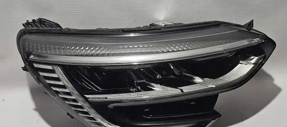 Renault Megane IV Headlight/headlamp 260105457R