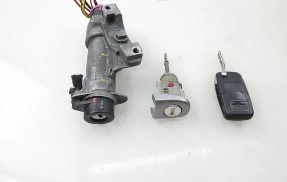 Volkswagen PASSAT B5.5 Ignition lock 4B0905851C