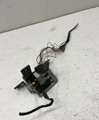 BMW 5 E60 E61 Tailgate/trunk/boot hinge 7061384