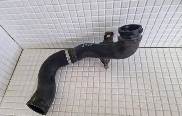 Toyota Avensis T270 Intercooler hose/pipe 173620R030