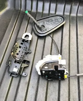 Audi A4 S4 B9 Rear door lock M15413C00 8W01837811A 8W0837915