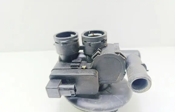 Mercedes-Benz E W211 Coolant heater control valve A2118320584