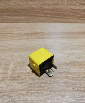 BMW 3 E36 Other relay 1379817