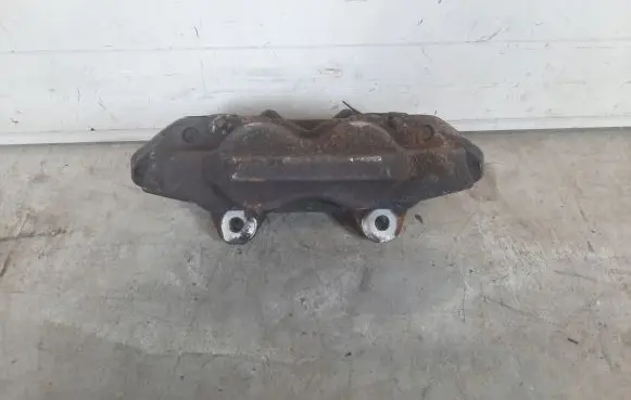 Mitsubishi Pajero Front brake caliper