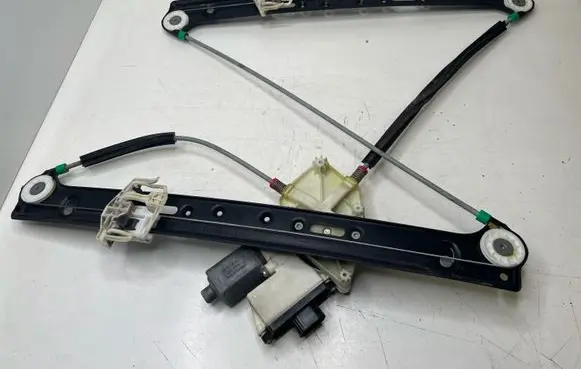 BMW X3 E83 Front door window regulator with motor 007083011
