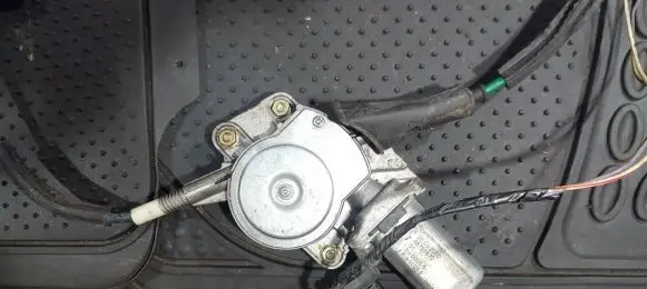Alfa Romeo 147 Front door window regulator motor 46751870