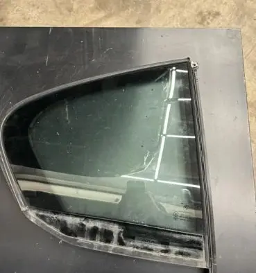 BMW M5 F90 Rear vent window glass 7381348 7387456