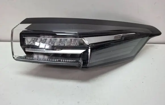 Peugeot 308 Rear/tail lights S27639852 9835299280