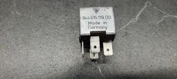 Porsche 944 Fuel pump relay 944.615.119.00