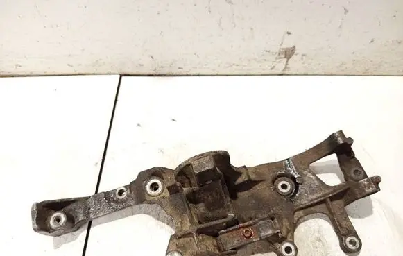 Peugeot 5008 Engine mounting bracket 9688628680