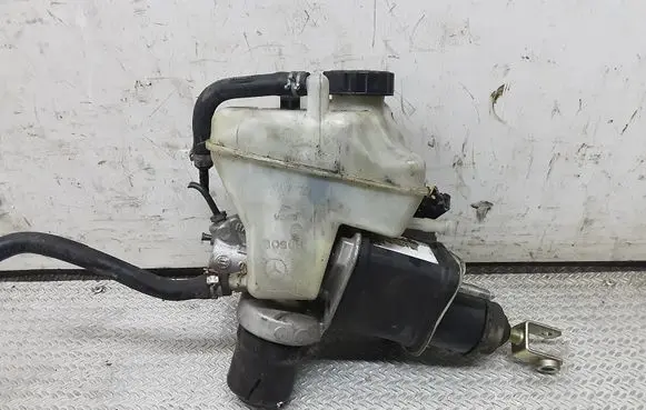 Mercedes-Benz E W211 Master brake cylinder A0004300312