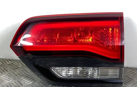 Jeep Grand Cherokee Tailgate rear/tail lights P68142945AF