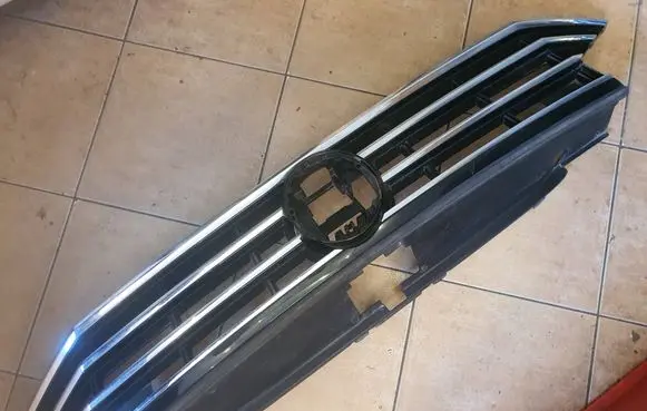 Volkswagen PASSAT B8 Front bumper upper radiator grill 3G0853651DJ 3G0853653N