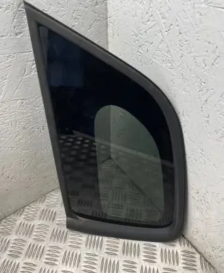 Hyundai Tucson JM Rear side window 878102e000