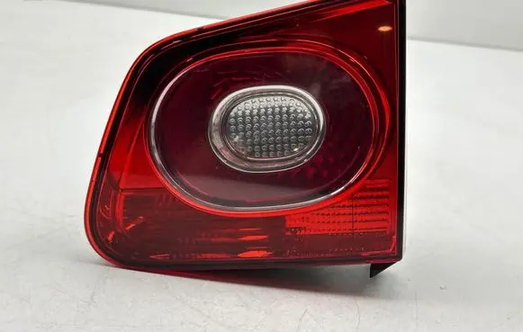 Volkswagen Tiguan Tailgate rear/tail lights 5N0945094B