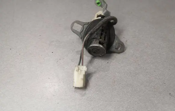 Mazda Premacy Tailgate exterior lock 