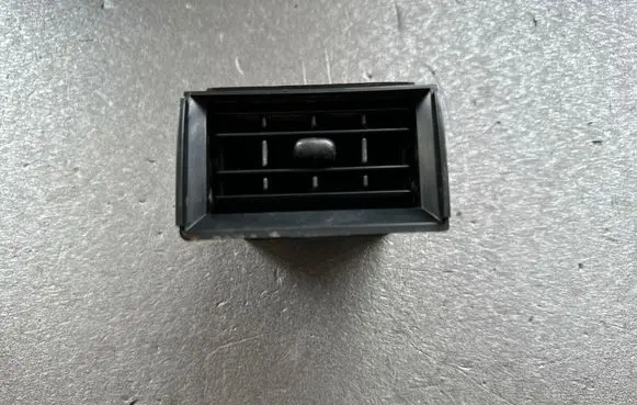 Nissan Patrol 160 Dashboard side air vent grill/cover trim 68750C8200